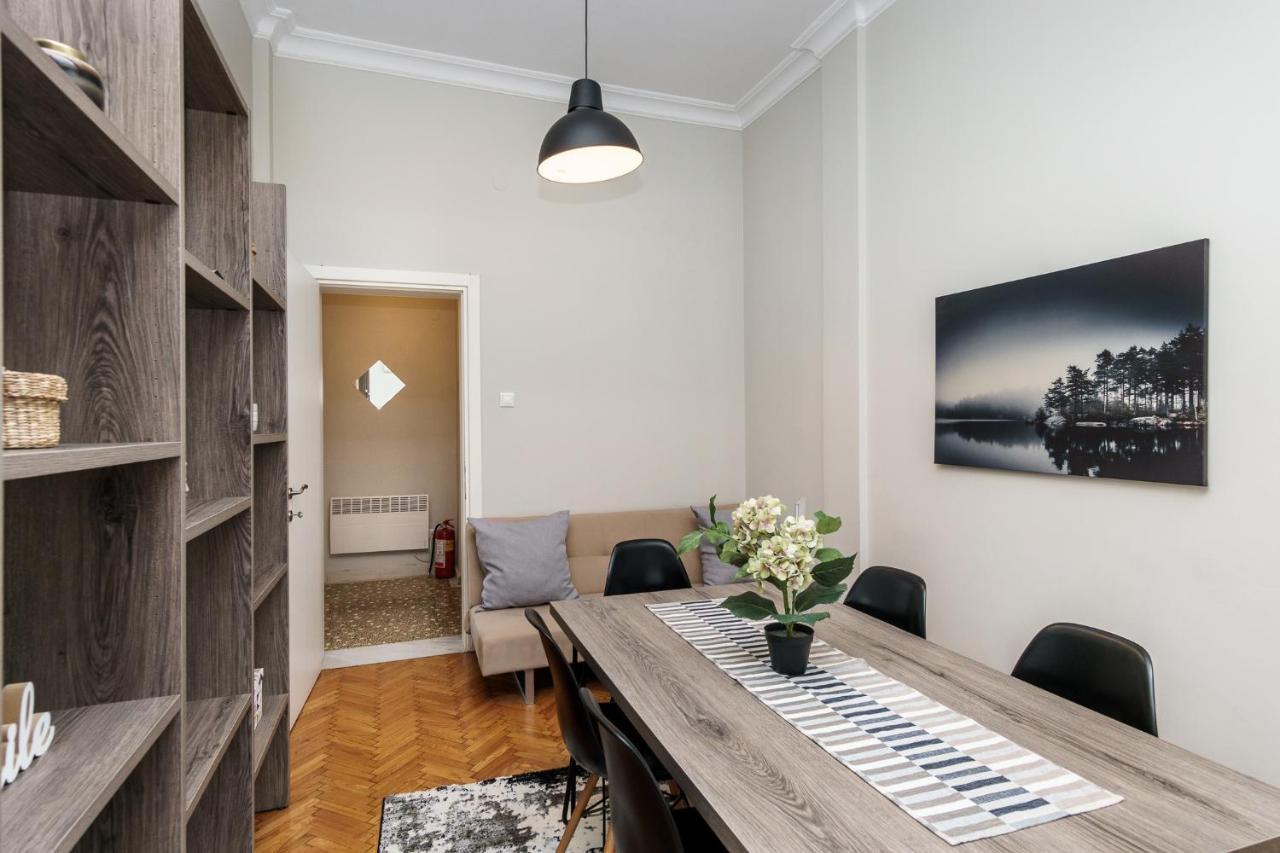 C.4 Red Rose #Colony_Central_Apartment Szaloniki Kültér fotó