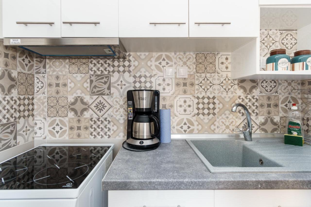 C.4 Red Rose #Colony_Central_Apartment Szaloniki Kültér fotó