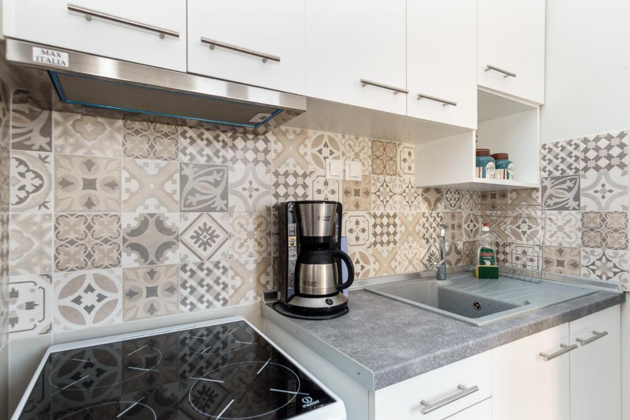 C.4 Red Rose #Colony_Central_Apartment Szaloniki Kültér fotó